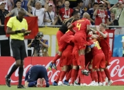 LOL决赛-包含S赛惊险逆转取胜，粉丝狂欢不已的词条