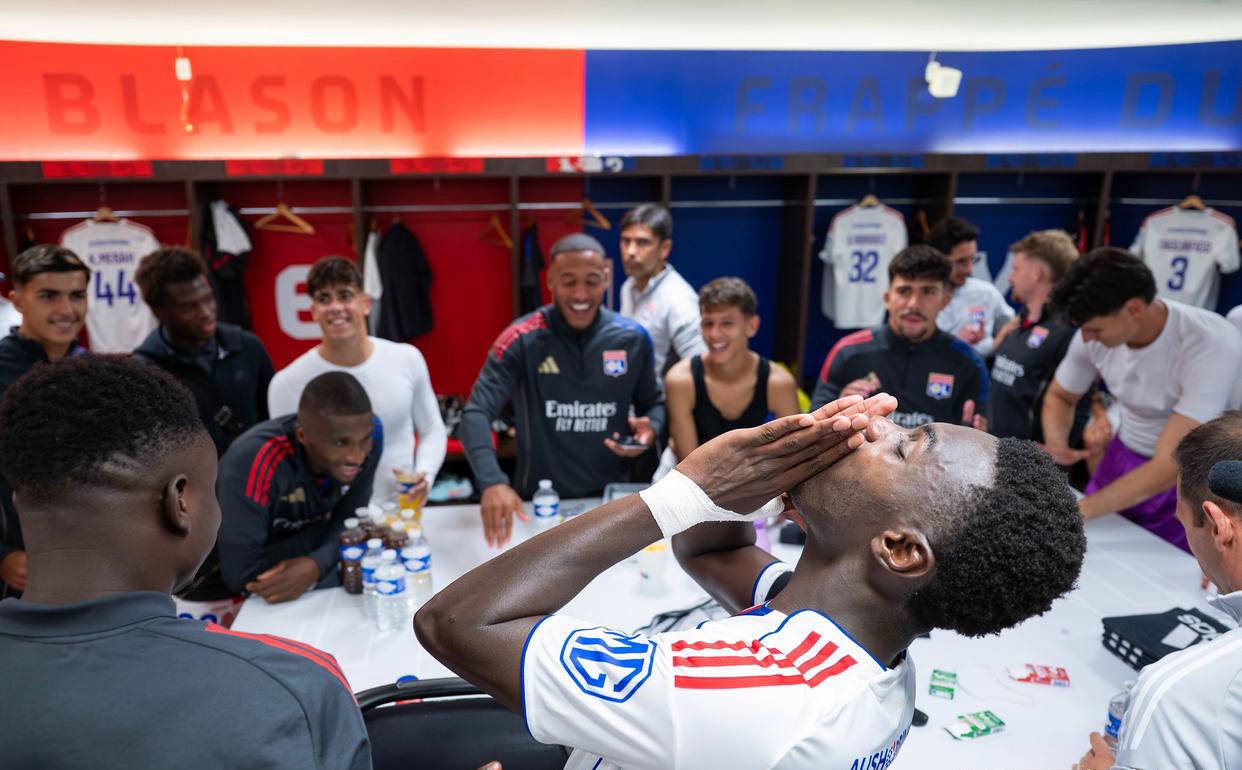 包含里昂在法甲比赛中实现胜利，展现出色实力的词条