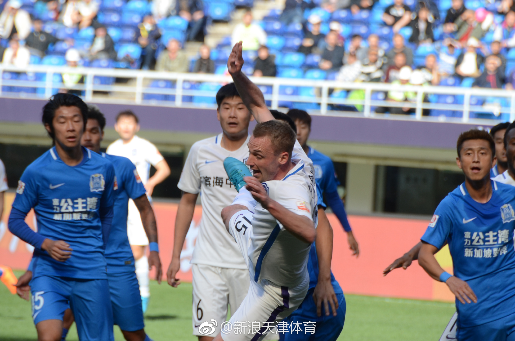 天津泰达与广州富力的激烈对决的简单介绍