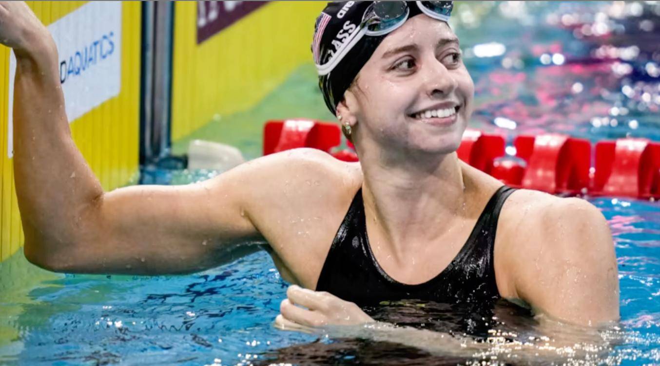 包含澳大利亚游泳名将奋力向前，再见巅峰的词条