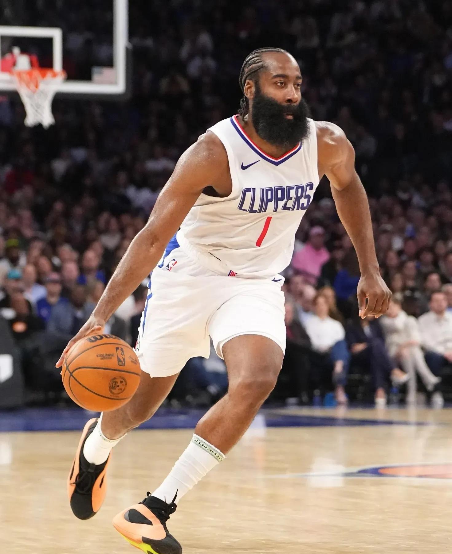 包含NBA激烈竞争：快船高居榜首，哈登暂居得分王的词条