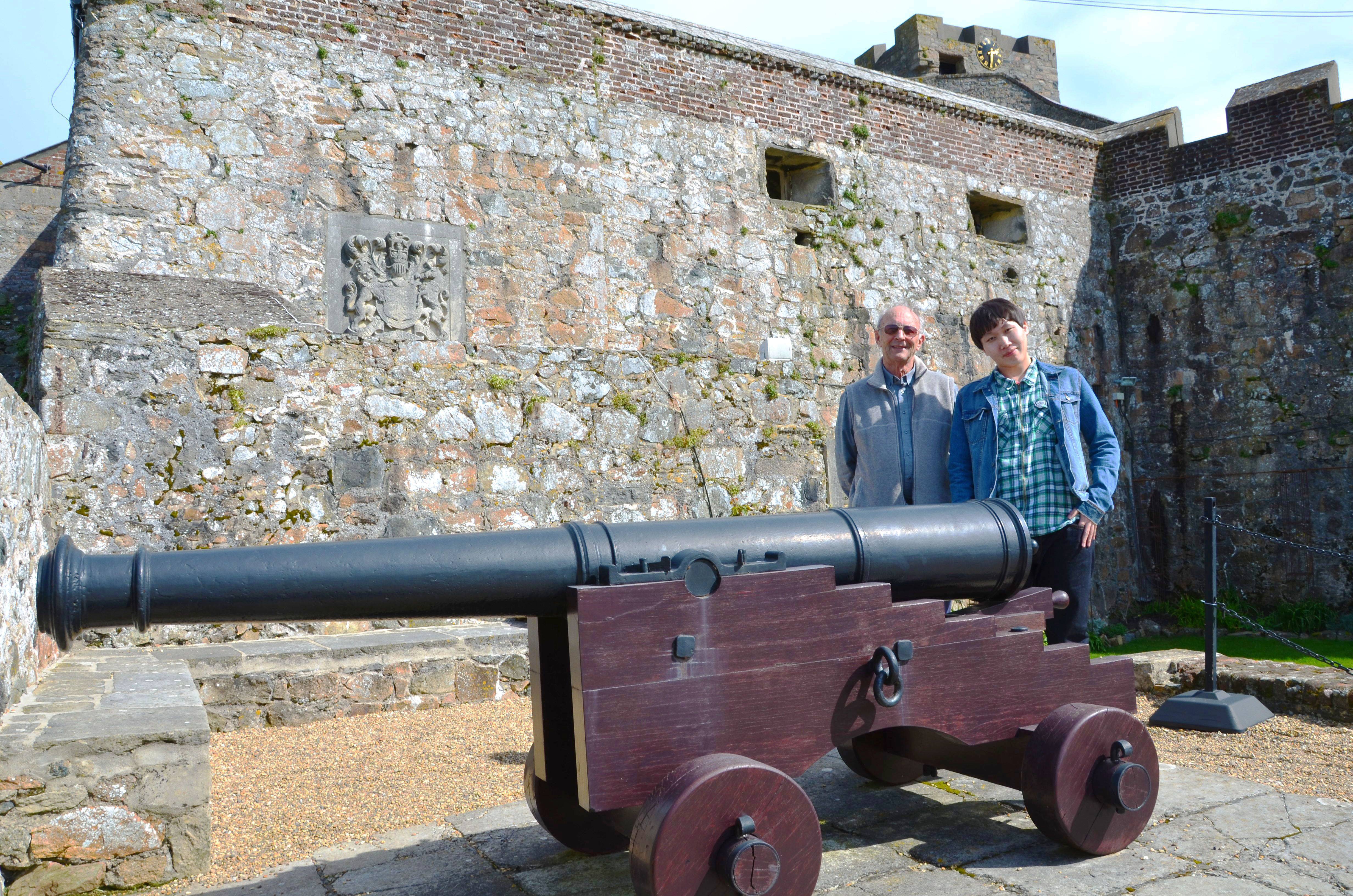 海峡群岛对意大利，海峡群岛队员斗志昂扬的简单介绍