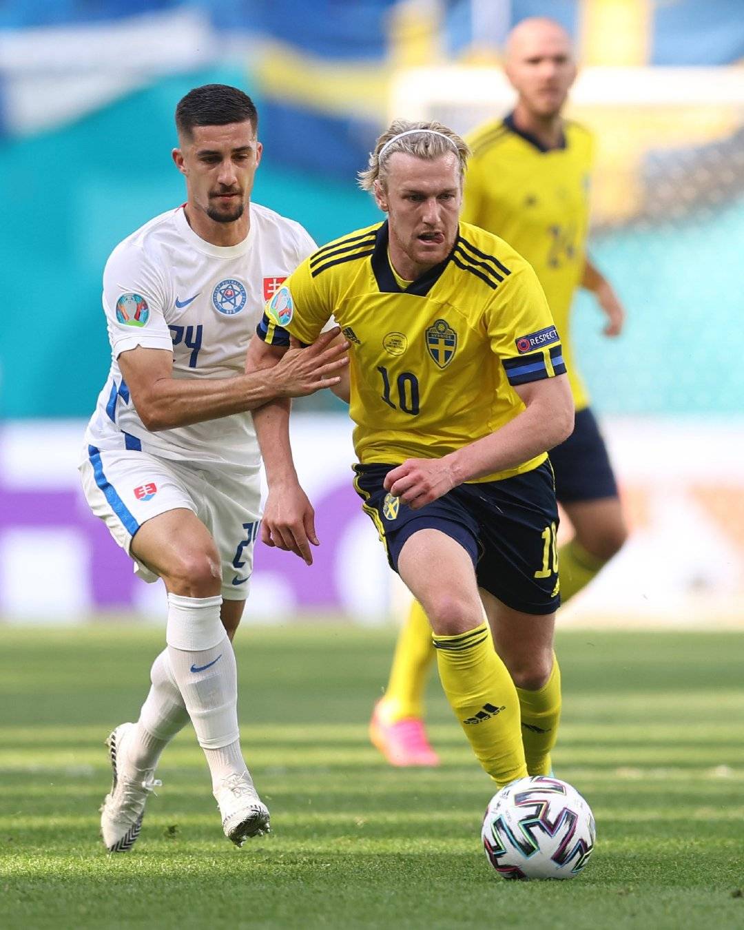 斯洛伐克大胜冰岛，提前晋级欧锦赛