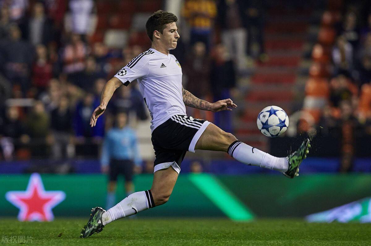 狼队客场取胜，跻身中游位置