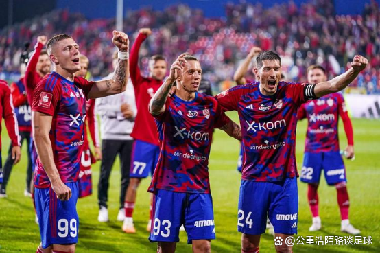 阿贾克斯小组赛表现不俗，晋级八强