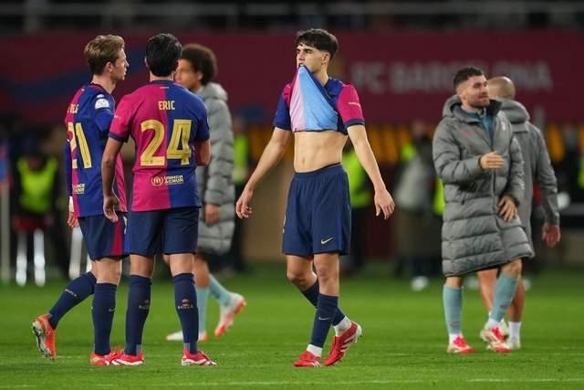 巴塞罗那惨败,防守漏洞频出 巴塞罗那惨败,防守漏洞频出