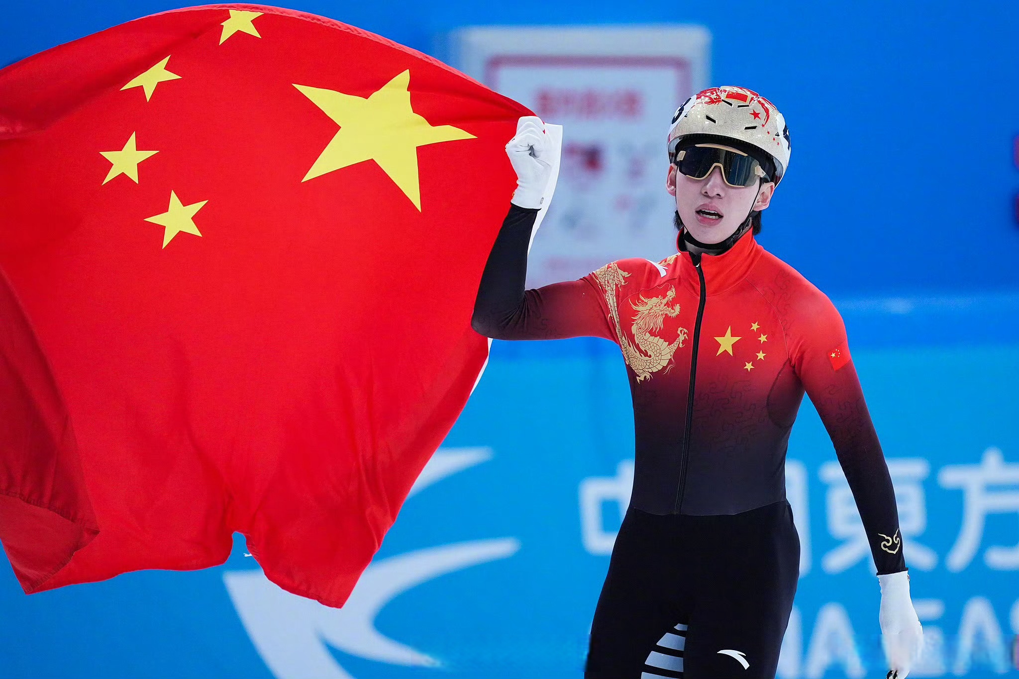 运动员展现实力,夺得金牌成绩赞誉 运动员展现实力,夺得金牌成绩赞誉