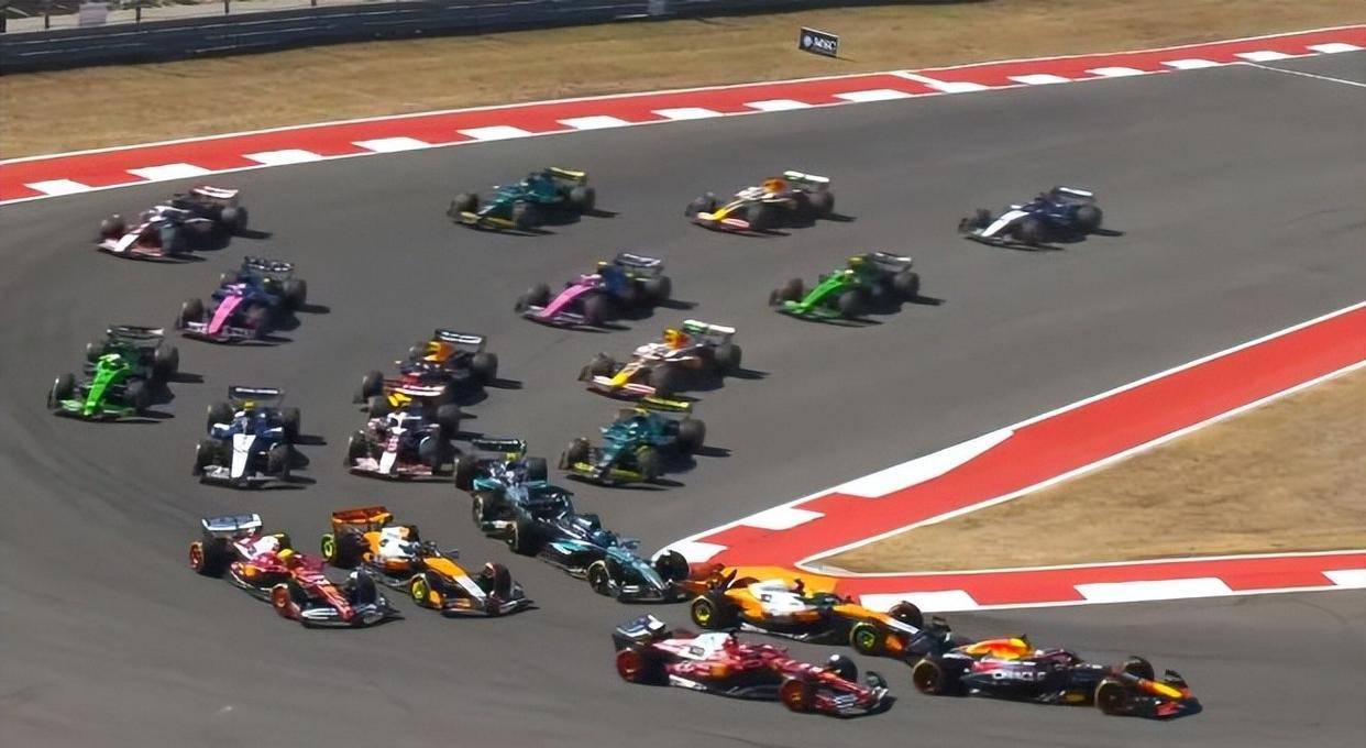 梅赛德斯横扫雷诺车队,维斯塔潘状态火热 梅赛德斯横扫雷诺车队,维斯塔潘状态火热